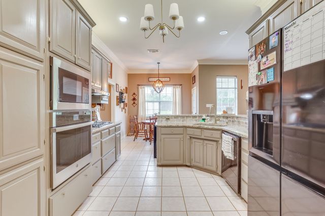 718 W Couts Street, Weatherford, TX 76086