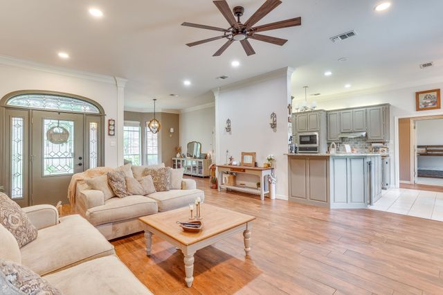 718 W Couts Street, Weatherford, TX 76086
