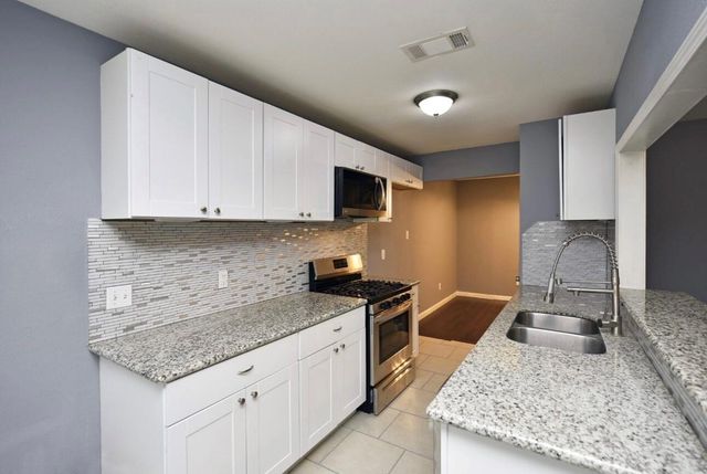 1310 Barrowgate Drive, Sugar Land, TX 77498