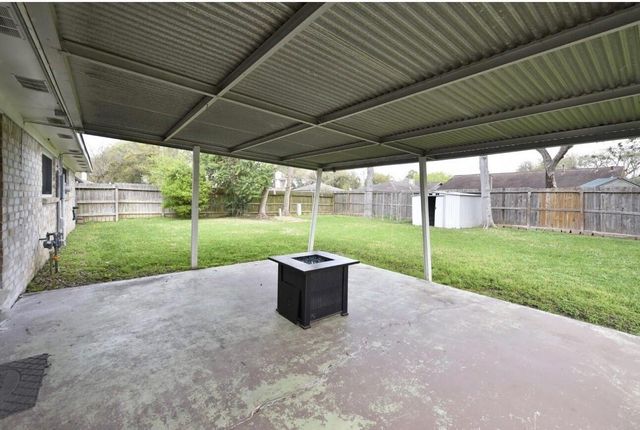 1310 Barrowgate Drive, Sugar Land, TX 77498