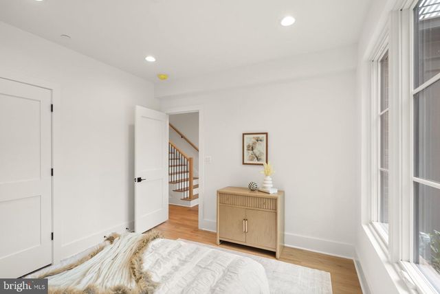 633 N MONROE ST, Arlington, VA 22201