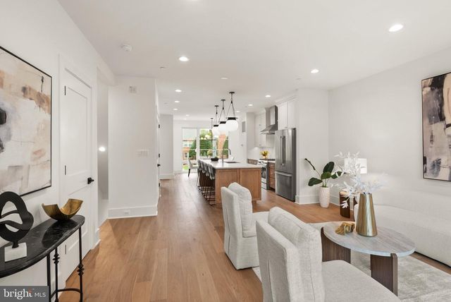 633 N MONROE ST, Arlington, VA 22201