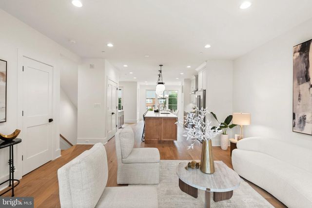 633 N MONROE ST, Arlington, VA 22201