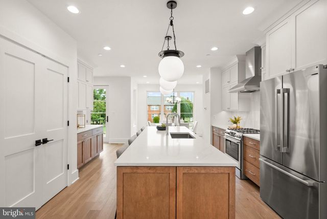633 N MONROE ST, Arlington, VA 22201