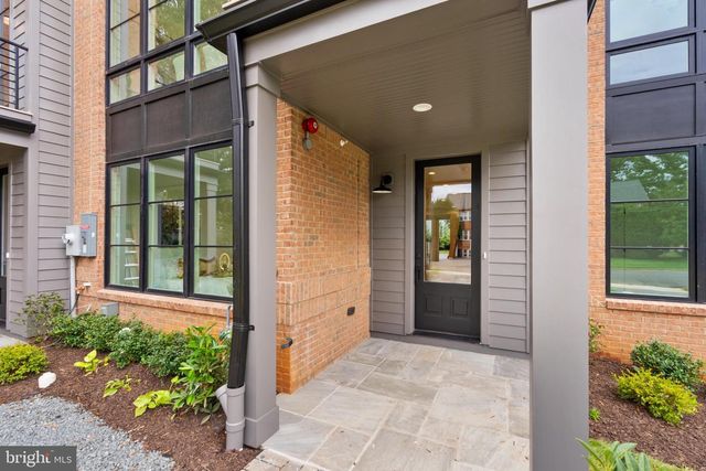 633 N MONROE ST, Arlington, VA 22201