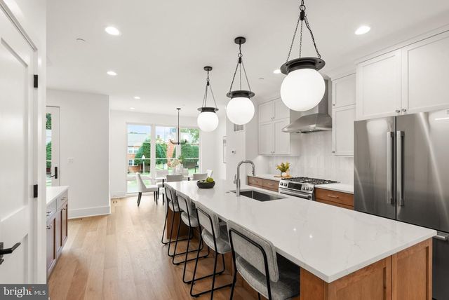 633 N MONROE ST, Arlington, VA 22201