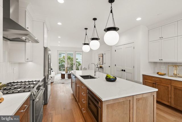 633 N MONROE ST, Arlington, VA 22201