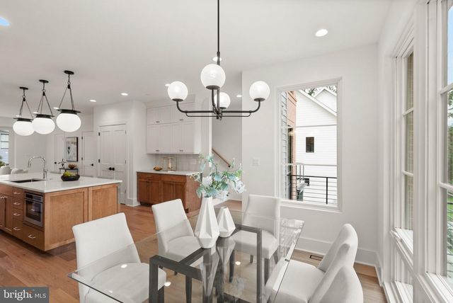 633 N MONROE ST, Arlington, VA 22201