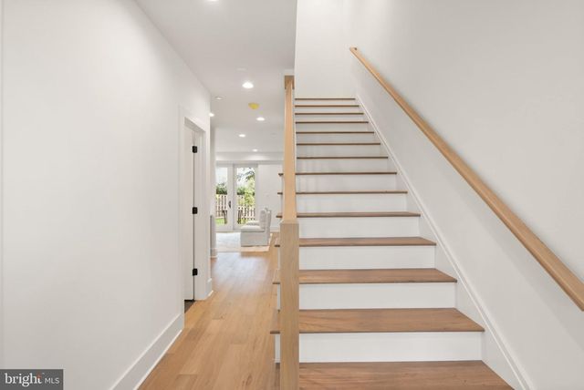 633 N MONROE ST, Arlington, VA 22201