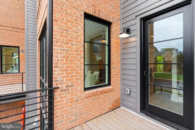 633 N MONROE ST, Arlington, VA 22201