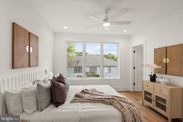 633 N MONROE ST, Arlington, VA 22201