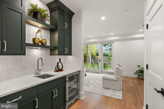 633 N MONROE ST, Arlington, VA 22201
