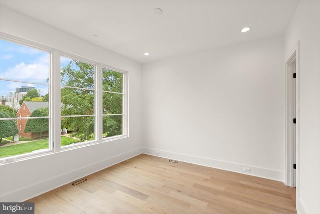 633 N MONROE ST, Arlington, VA 22201