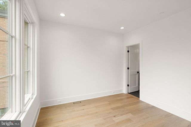 633 N MONROE ST, Arlington, VA 22201