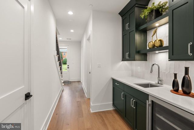633 N MONROE ST, Arlington, VA 22201