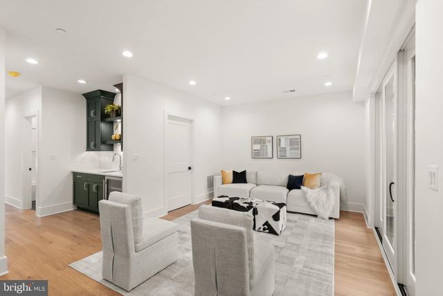 633 N MONROE ST, Arlington, VA 22201
