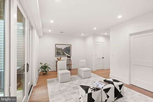 633 N MONROE ST, Arlington, VA 22201