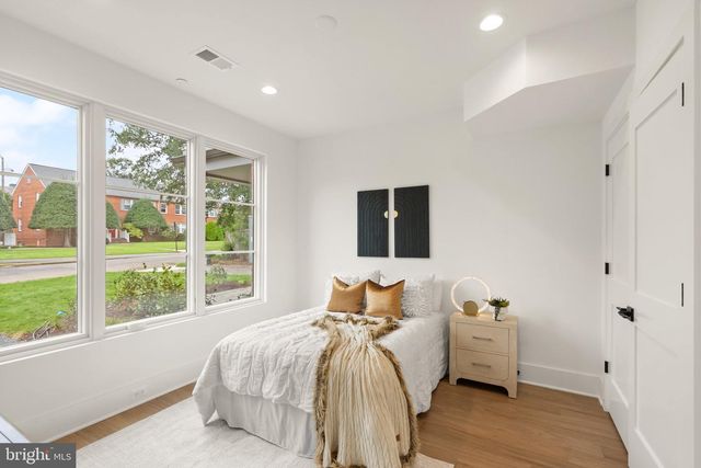 633 N MONROE ST, Arlington, VA 22201