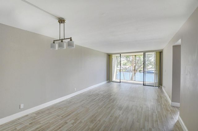 14 Royal Palm Way 2050, Boca Raton, FL 33432