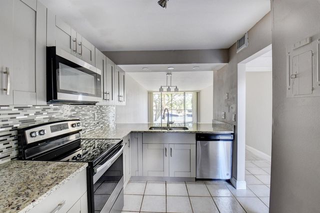 14 Royal Palm Way 2050, Boca Raton, FL 33432