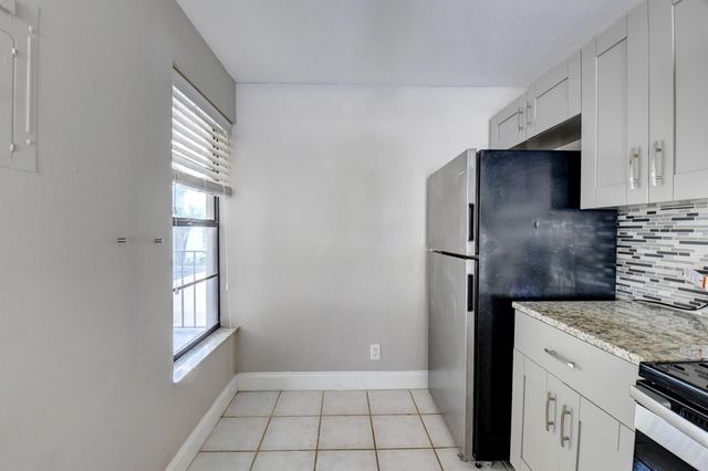 14 Royal Palm Way 2050, Boca Raton, FL 33432