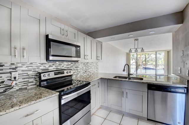14 Royal Palm Way 2050, Boca Raton, FL 33432