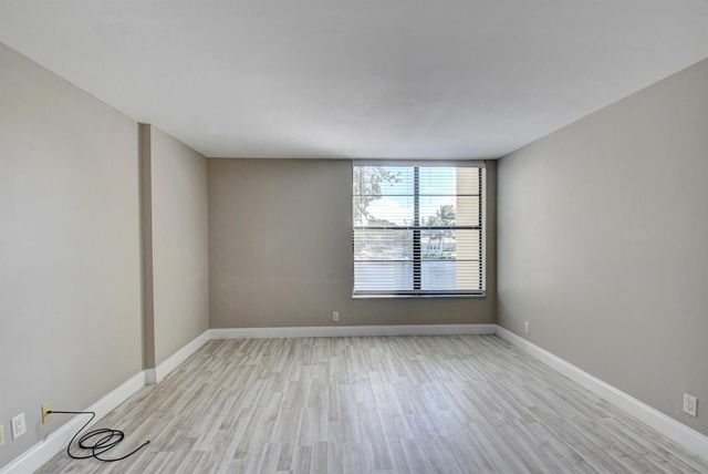 14 Royal Palm Way 2050, Boca Raton, FL 33432