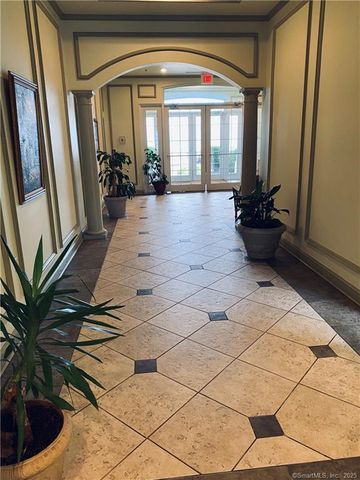 343 Beach Street APT 305, West Haven, CT 06516