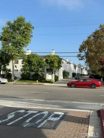 16857 San Fernando Mission 37, Granada Hills, CA 91344