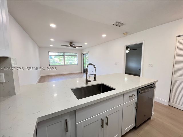 15665 SW 82nd Cir Ln 4-6, Miami, FL 33193