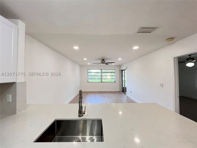 15665 SW 82nd Cir Ln 4-6, Miami, FL 33193