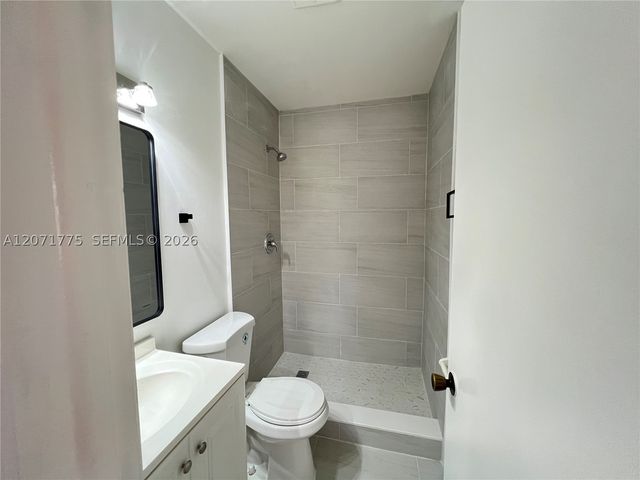 15665 SW 82nd Cir Ln 4-6, Miami, FL 33193
