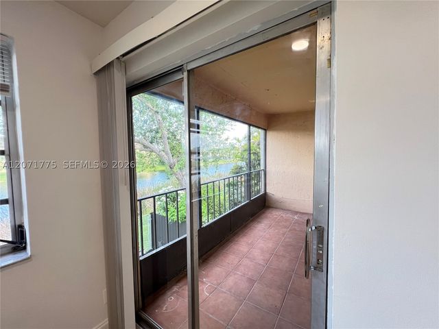 15665 SW 82nd Cir Ln 4-6, Miami, FL 33193