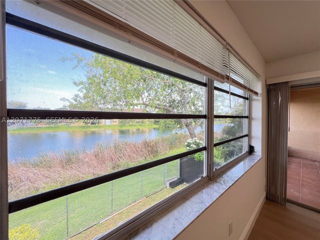 15665 SW 82nd Cir Ln 4-6, Miami, FL 33193