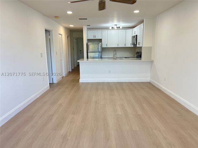 15665 SW 82nd Cir Ln 4-6, Miami, FL 33193