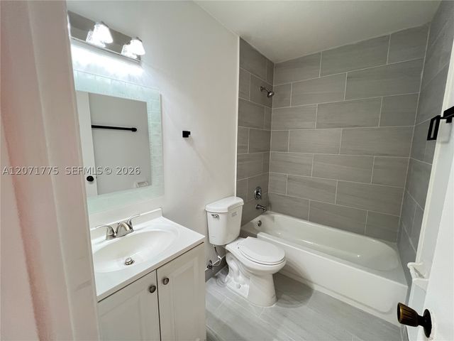 15665 SW 82nd Cir Ln 4-6, Miami, FL 33193