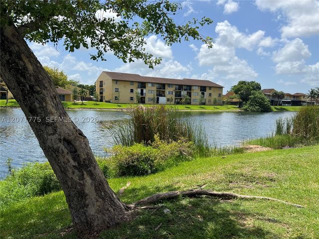 15665 SW 82nd Cir Ln 4-6, Miami, FL 33193