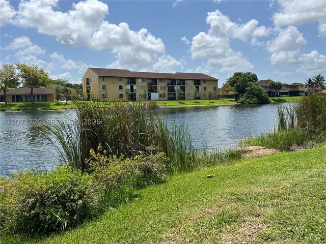15665 SW 82nd Cir Ln 4-6, Miami, FL 33193