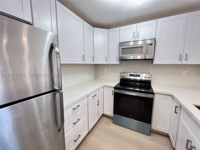15665 SW 82nd Cir Ln 4-6, Miami, FL 33193