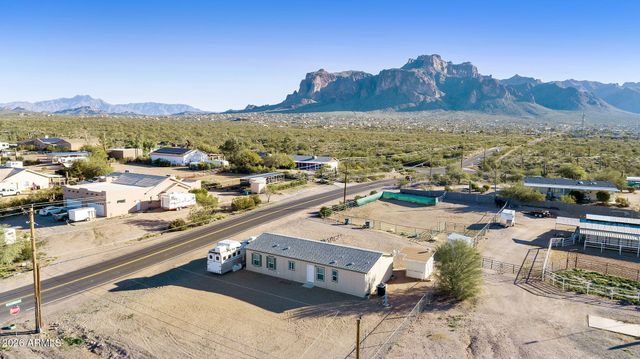 775 N HILTON Road, Apache Junction, AZ 85119