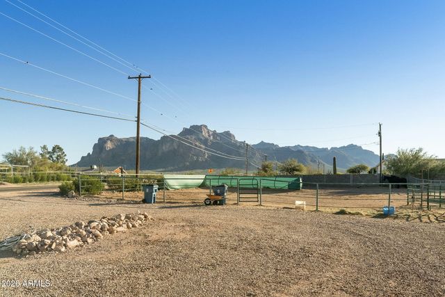 775 N HILTON Road, Apache Junction, AZ 85119