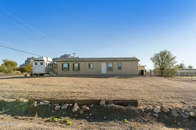 775 N HILTON Road, Apache Junction, AZ 85119