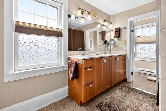 335 E WISCONSIN AVENUE, Neenah, WI 54956