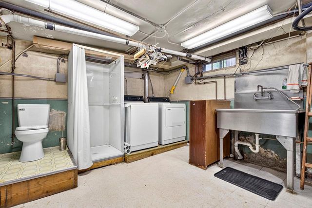 335 E WISCONSIN AVENUE, Neenah, WI 54956