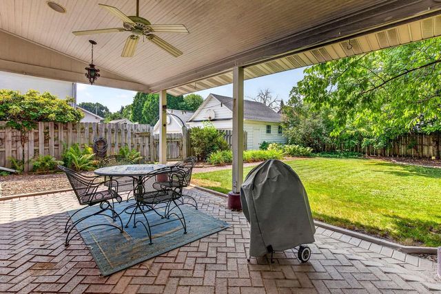 335 E WISCONSIN AVENUE, Neenah, WI 54956