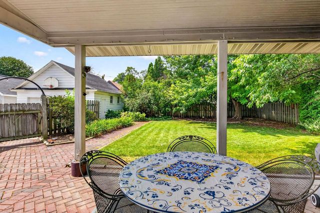 335 E WISCONSIN AVENUE, Neenah, WI 54956