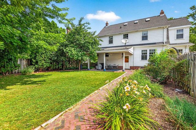 335 E WISCONSIN AVENUE, Neenah, WI 54956