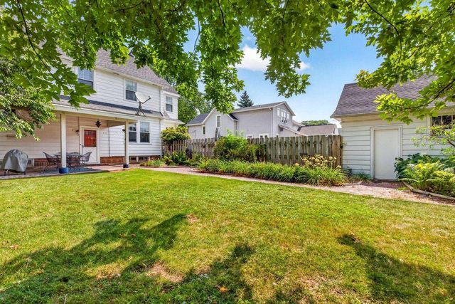 335 E WISCONSIN AVENUE, Neenah, WI 54956