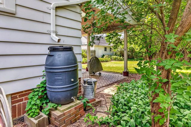 335 E WISCONSIN AVENUE, Neenah, WI 54956