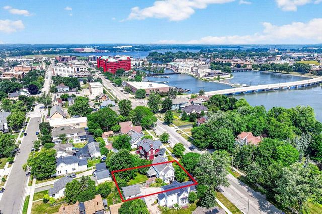 335 E WISCONSIN AVENUE, Neenah, WI 54956